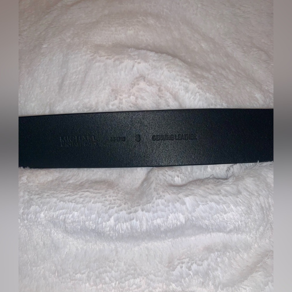 Michael Kors Leather Belt with MK Cutout Logo Disc Belt (Black/Silver; Small) - Picture 5 of 5